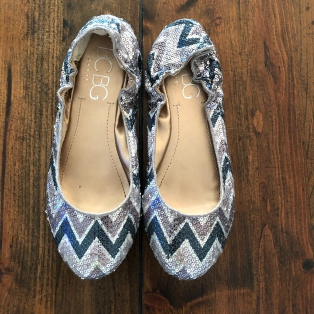 BCBG silver sequin chevron flats worn ONCE, 8